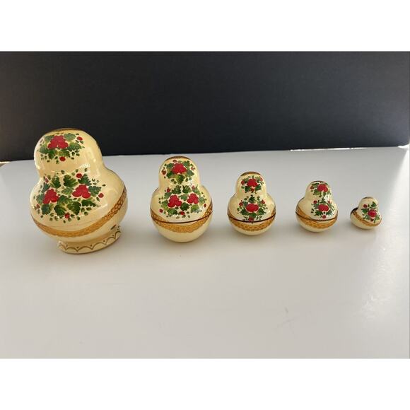 Matryoshka Russian Nesting Doll Set of 5 signed Cepzueb Nocag Winter Scene Ivory - Picture 3 of 9
